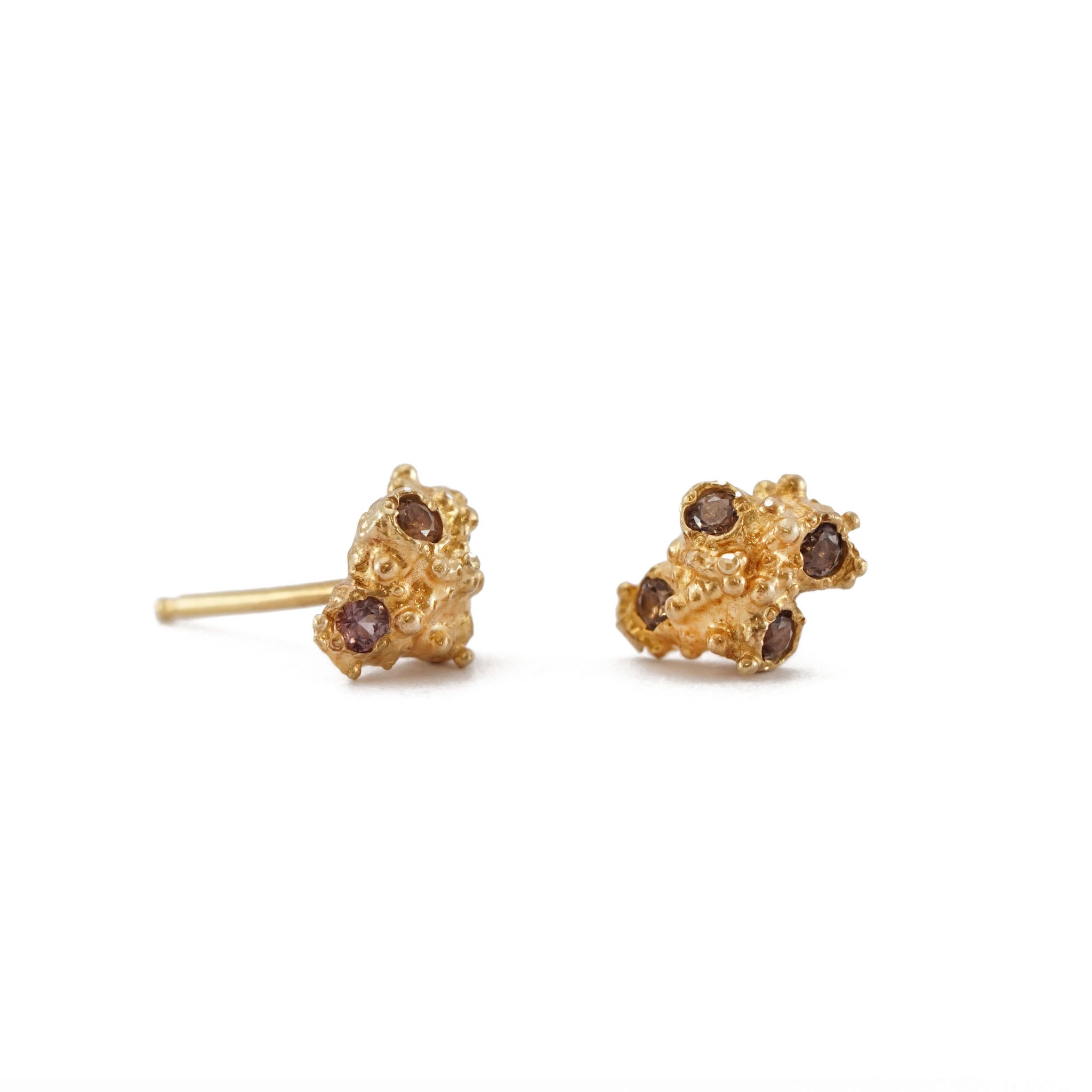 Beautiful 14ct gold earrings set with four colorful Sapphires in each earring