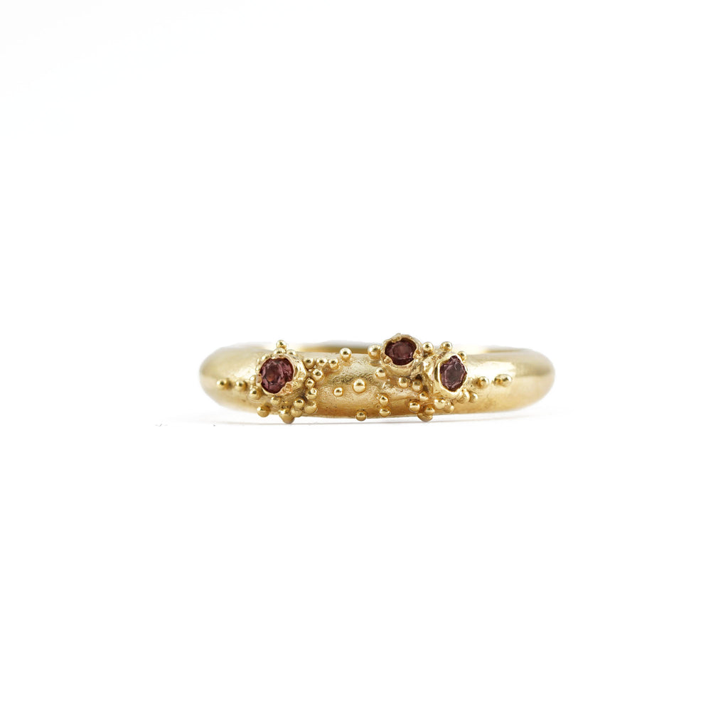 Gold band set with Sapphires